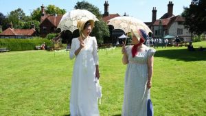Ladies in Jane-Austen costume